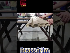 Trappenpoort van massief messing. Anti-glijdend en zwaar werkend. Luxe upgrade voor houten/tegel trappen.