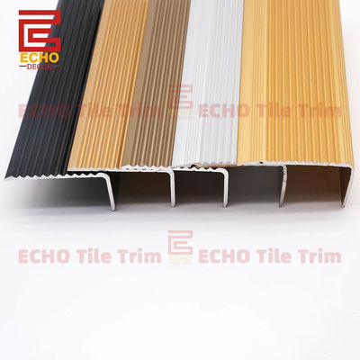 Decoratieve zwarte metaal trappen neus trim non slip vinyl trappen neus giet